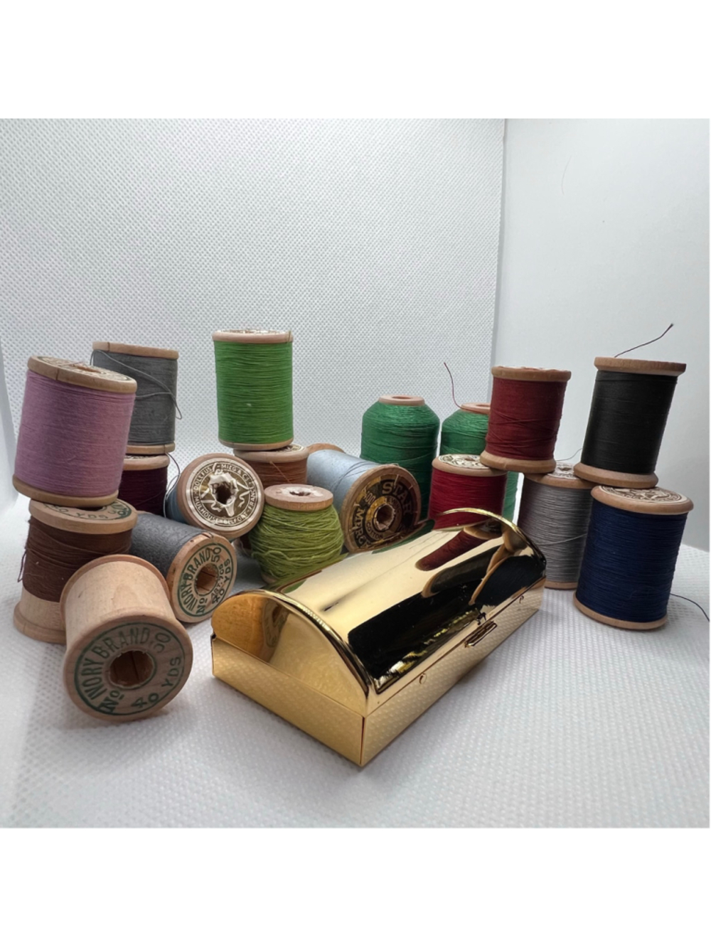 Vintage Sewing Thread Spool Collection w/PENCO Gold Case, Multicolor, One Size